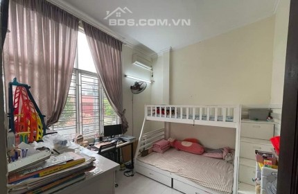 Cơ hội đầu tư không thể bỏ lỡ Bán nhà tại Thanh Liệt, Kim Giang 3 mặt thoáng 5 tầng 52m2, giá 5.6 tỷ